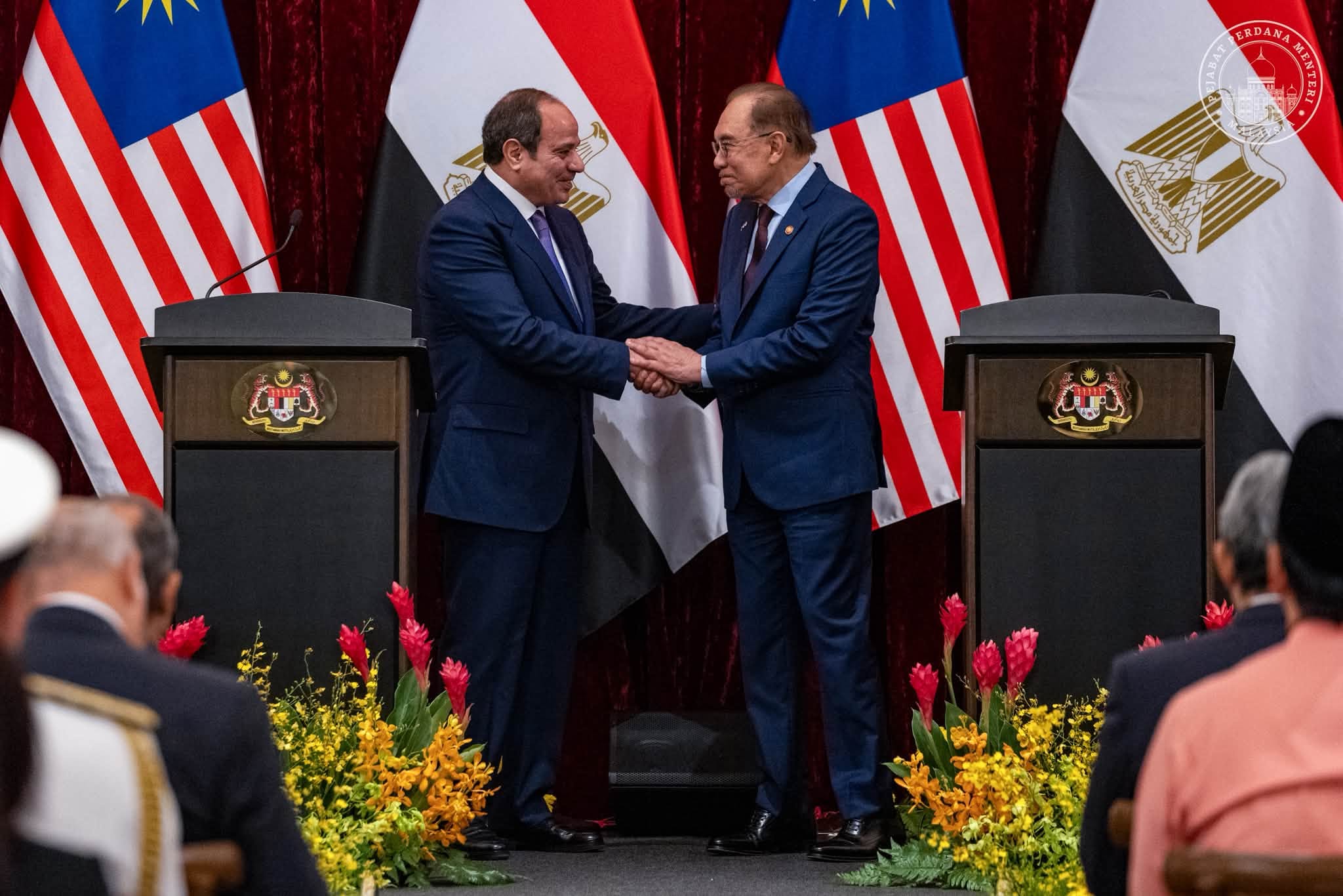 الرئيس السيسي مع رئيس الوزراء الماليزي